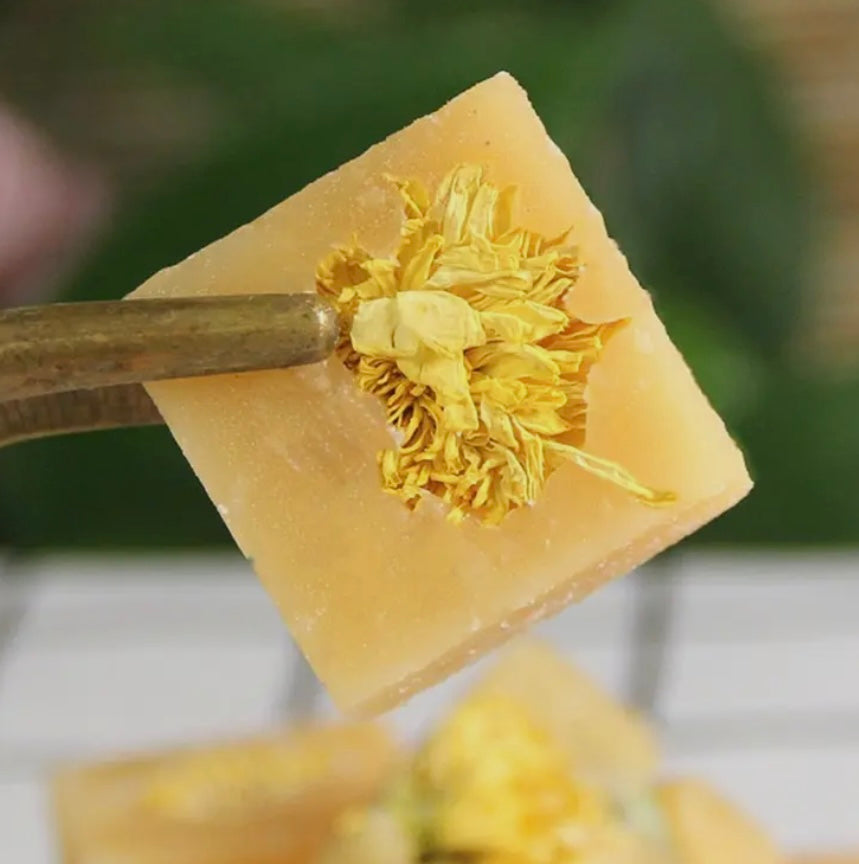 Gourmet Honey Sugar Cubes With Flower and Fruit